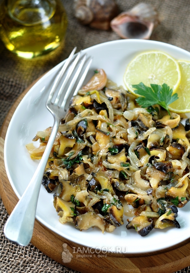 Рецепт жареных рапанов с луком