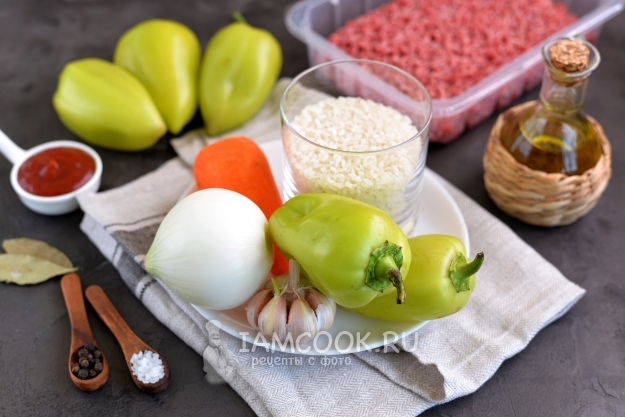 Ингредиенты для фаршированного перца с соусом (подливкой)