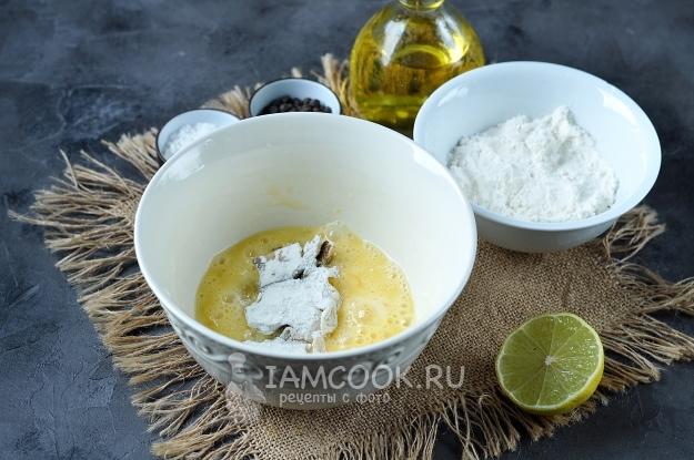 Обмакнуть рапанов в яйце