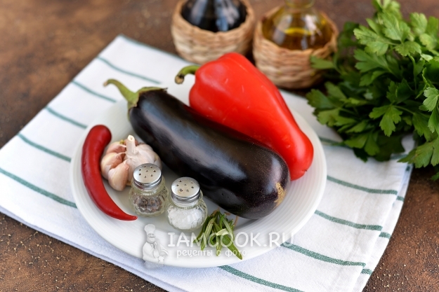 Ингредиенты для овощного тьяна из баклажанов и болгарского перца