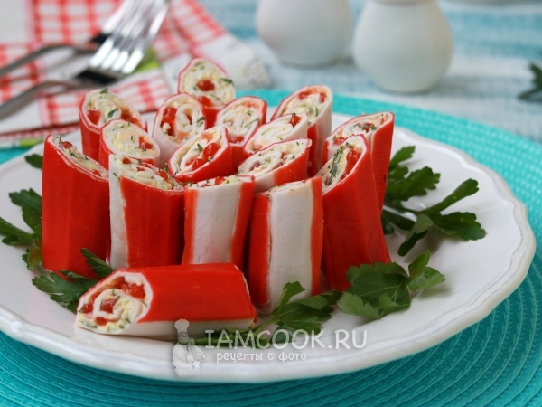 Крабовые палочки, фаршированные красной икрой, рецепт с фото