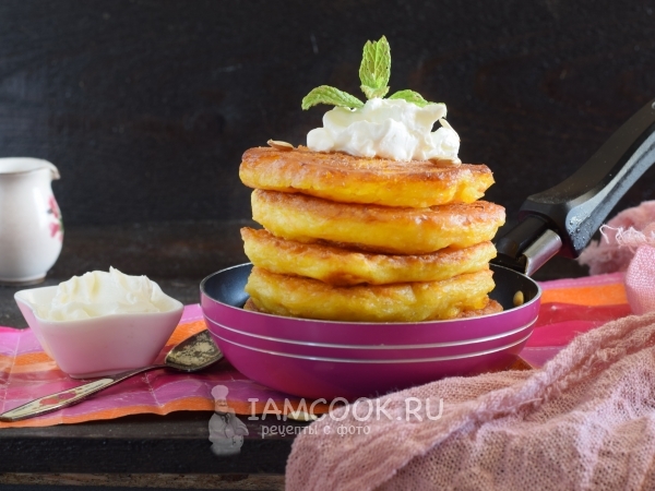 Пышные оладьи с тыквой на кефире, рецепт с фото