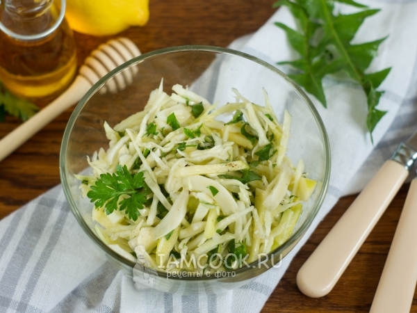 Салат из одуванчиков, капусты и яблок, рецепт с фото