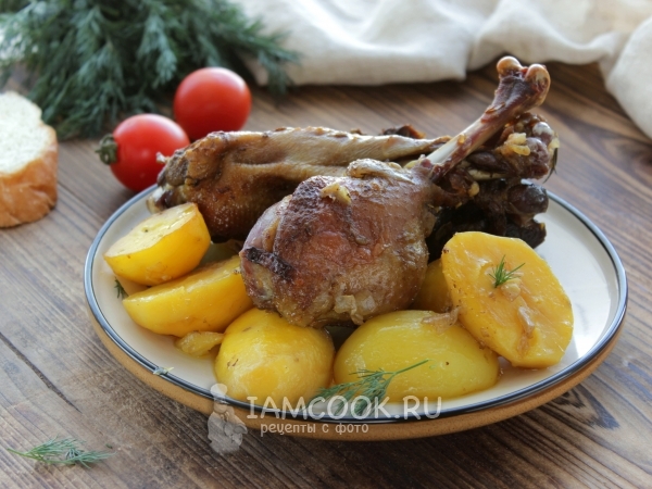 Гусь с картошкой в рукаве в духовке, рецепт с фото