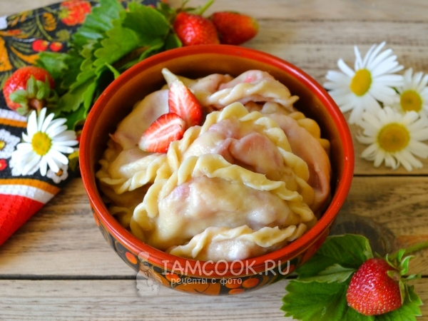 Вареники с клубникой на воде, рецепт с фото