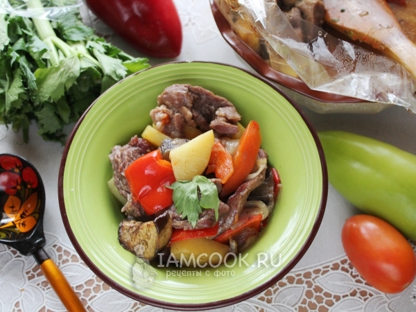 Говядина с овощами в рукаве в духовке, рецепт с фото