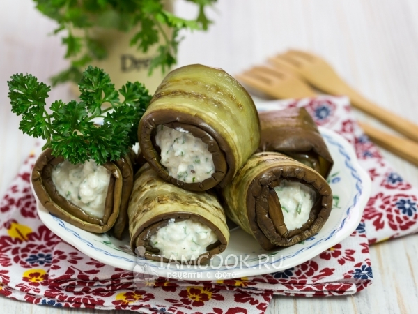 Рулетики из баклажанов с творогом, рецепт с фото