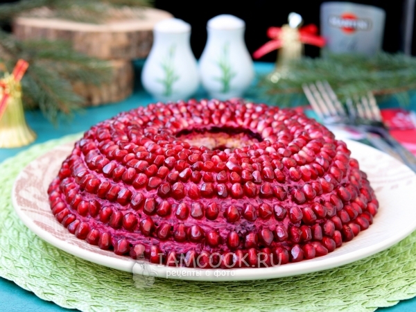 Классический салат «Гранатовый браслет» с говядиной, рецепт с фото