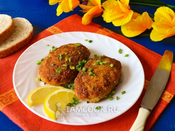 Котлеты из минтая в сухарях на сковороде, рецепт с фото