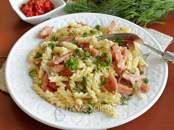 Макароны с яйцом и колбасой, рецепт с фото