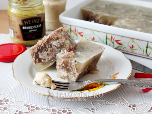Холодец из куриных желудков и свиных ножек, рецепт с фото