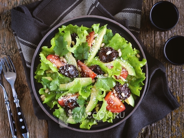 Салат с вялеными помидорами и кедровыми орешками, рецепт с фото