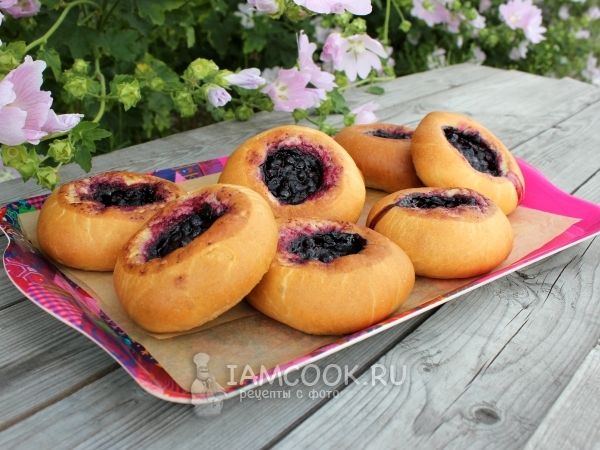 Ватрушки с черникой, рецепт с фото