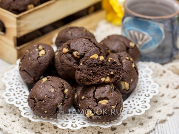 Шоколадное печенье с орехами, рецепт с фото