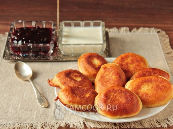 Пышные оладьи на кефире на скорую руку, рецепт с фото