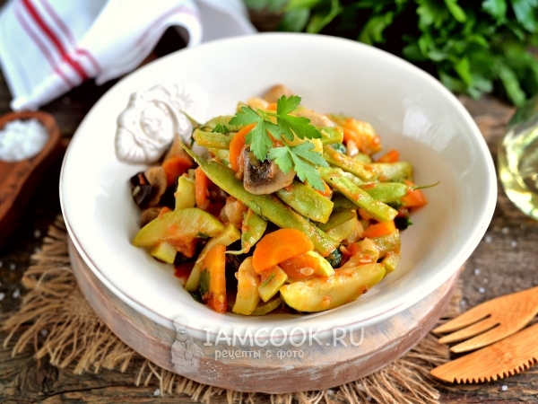 Тушеные кабачки с фасолью, рецепт с фото