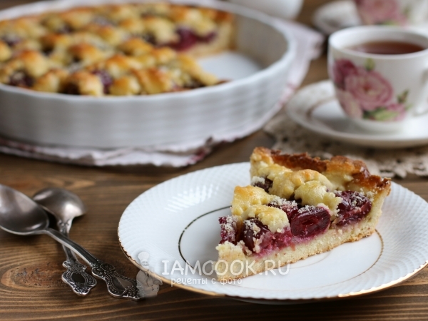Песочный пирог с черешней, рецепт с фото