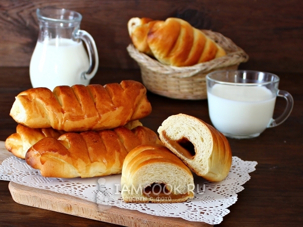 Пирожки на кефире с дрожжами в духовке, рецепт с фото