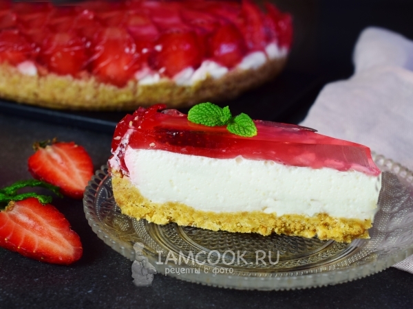 Клубничный торт без выпечки, рецепт с фото