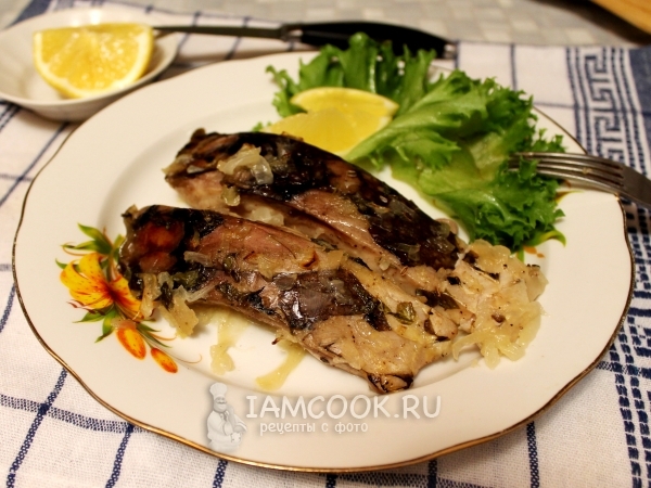 Карп в лимонно-луковом маринаде, запеченный в духовке, рецепт с фото