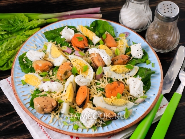 Салат с консервированными мидиями, рецепт с фото