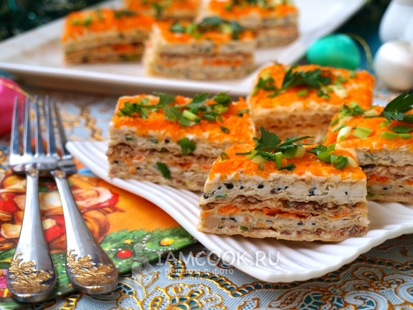 Закусочный торт из вафельных коржей, рецепт с фото