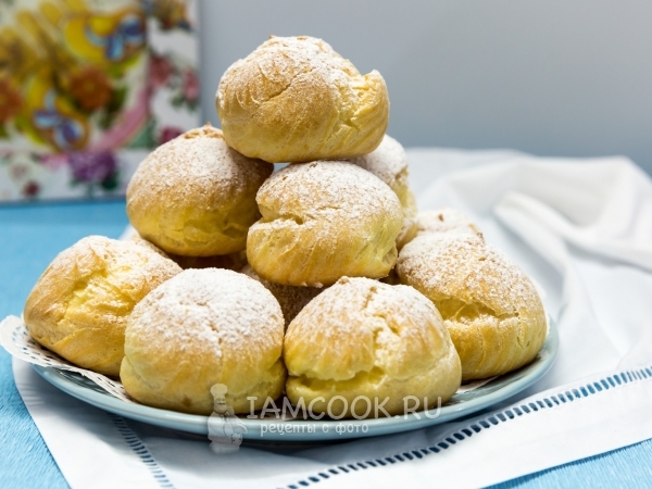 Заварные пирожные со взбитыми сливками, рецепт с фото