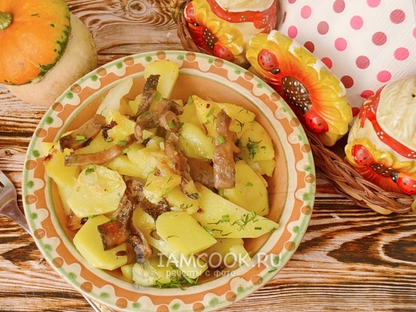 Жареные рыжики с картошкой, рецепт с фото