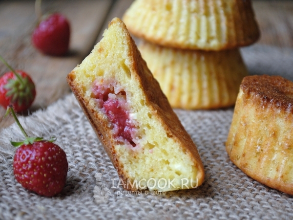 Творожные кексы с клубникой, рецепт с фото