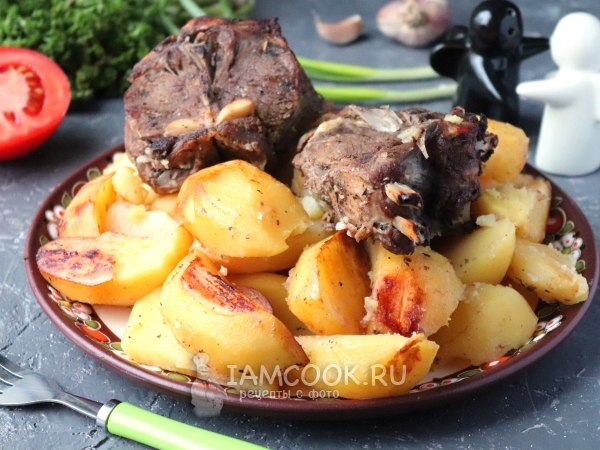 Козлятина в духовке с картошкой, рецепт с фото