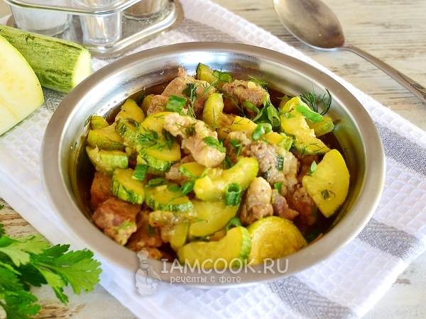 Тушеная свинина с кабачками, рецепт с фото