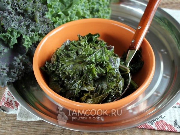 Тушеная капуста кале с чесноком, рецепт с фото