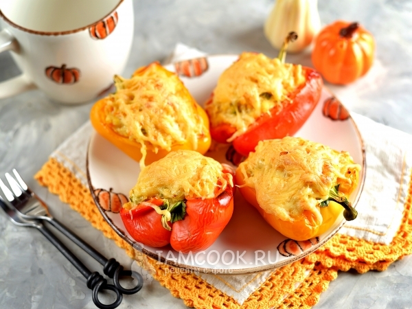 Перец, фаршированный булгуром с курицей, рецепт с фото