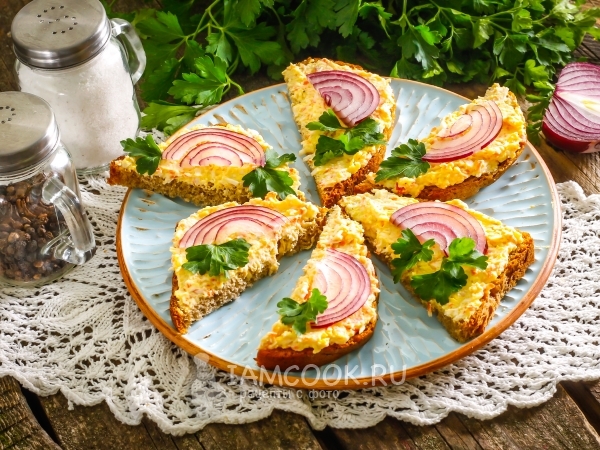 Бутерброды с крабовыми палочками и яйцом, рецепт с фото