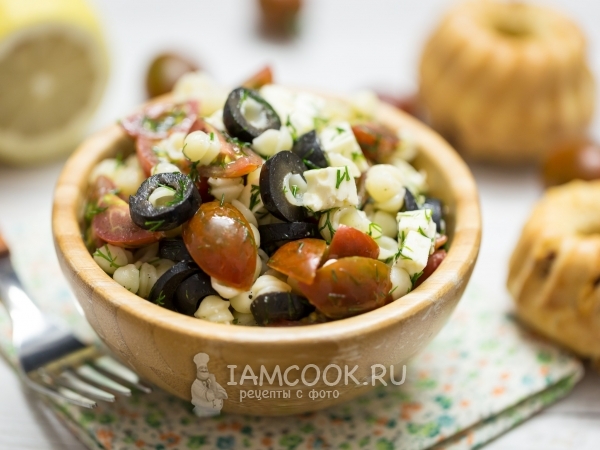 Салат с макаронами, помидорами и сыром, рецепт с фото