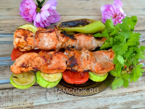 Шашлык «Ассорти» из свинины, курицы и овощей, рецепт с фото