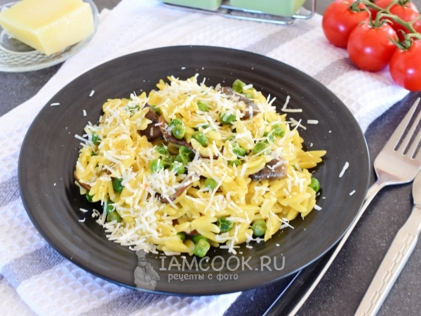 Ризотто из пасты орзо с грибами и горошком, рецепт с фото