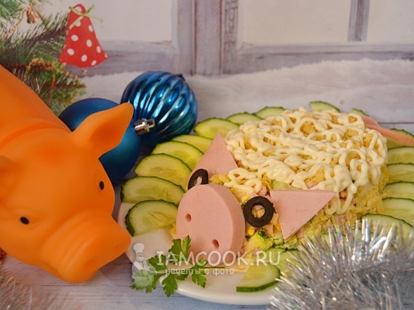 Салат «Свинка» с сыром, рецепт с фото