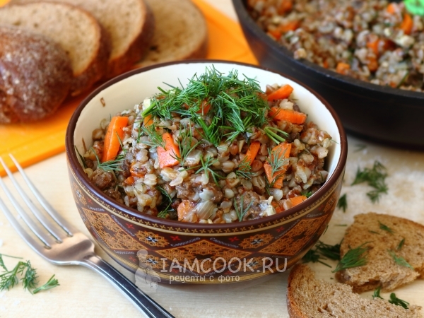 Гречка с тушенкой в сковороде, рецепт с фото