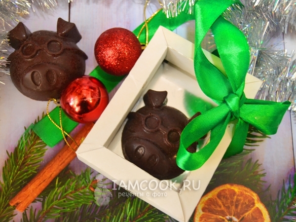 Домашний шоколад «Свинка» из тертого какао и какао-масла, рецепт с фото