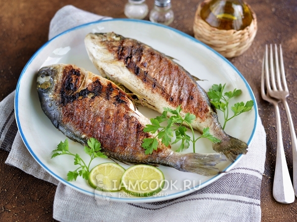 Дорадо-гриль с розмарином и лаймом, рецепт с фото