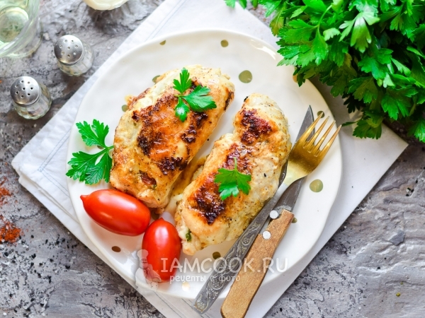 Куриные рулетики с крем-сыром в духовке, рецепт с фото