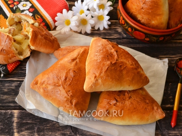 Курники с курицей и картошкой на дрожжевом тесте, рецепт с фото