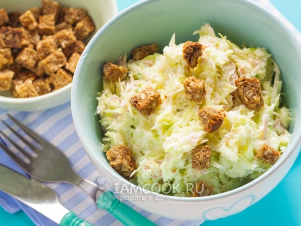 Салат с белокочанной капустой, ветчиной и сухариками, рецепт с фото