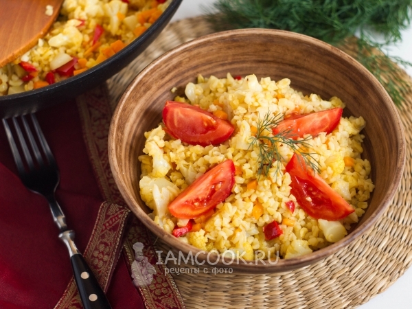 Плов из булгура с цветной капустой и перцем, рецепт с фото