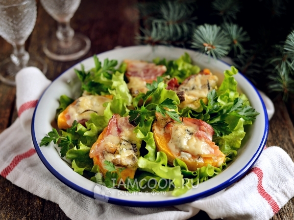 Тыква в духовке с розмарином, беконом и голубым сыром, рецепт с фото