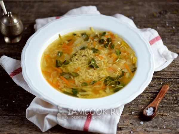 Суп с белой киноа и проростками подсолнечника, рецепт с фото