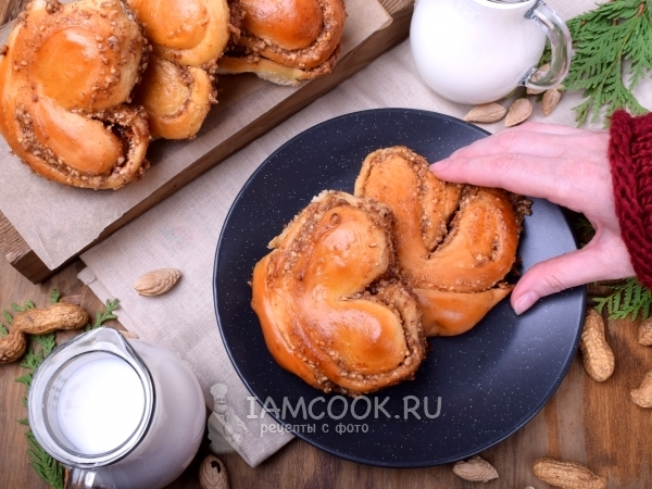 Плюшки с ореховой начинкой, рецепт с фото