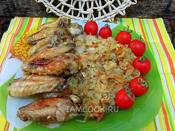 Ленивый ужин из капусты и куриных крыльев, рецепт с фото