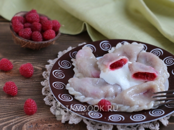 Вареники на воде со свежей малиной, рецепт с фото